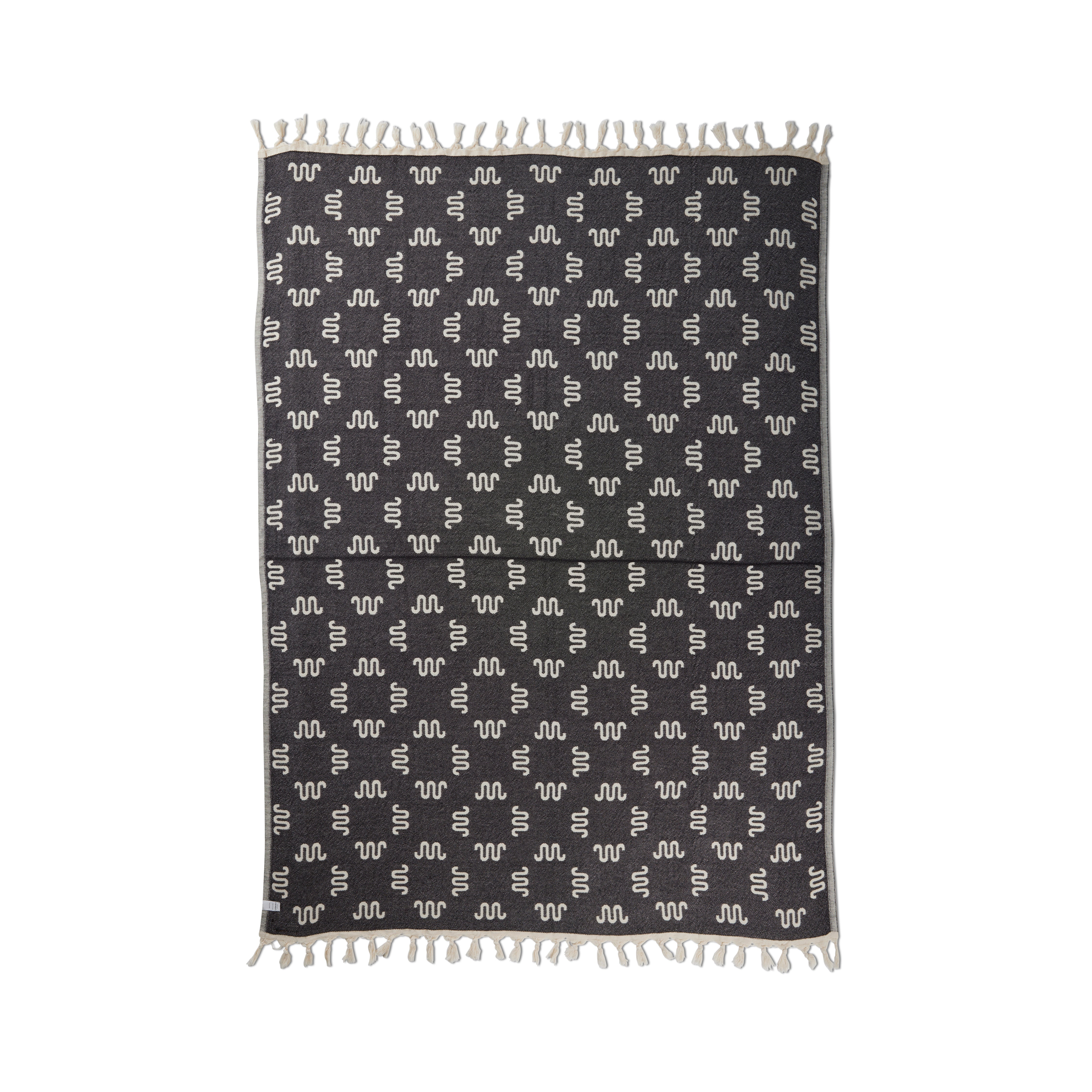 Running W Pattern Blanket - Image 4